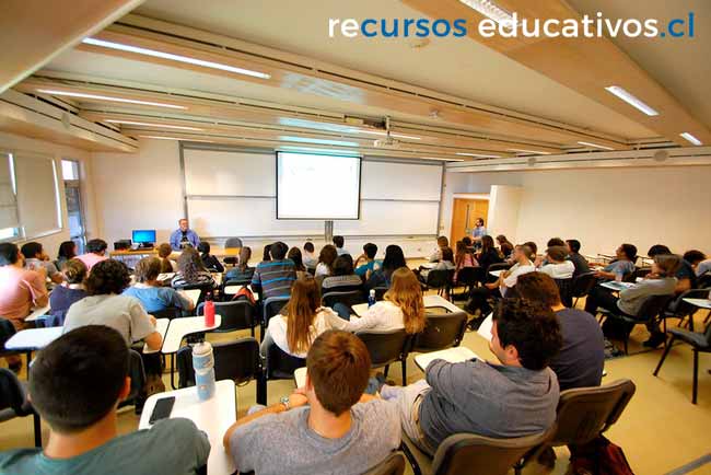 Interior aula Universidad Adolfo Ibáñez