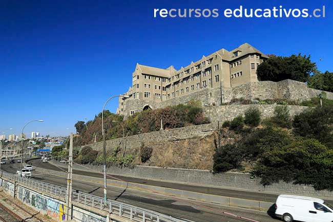 Exterior Universidad Técnica Federico Santa María